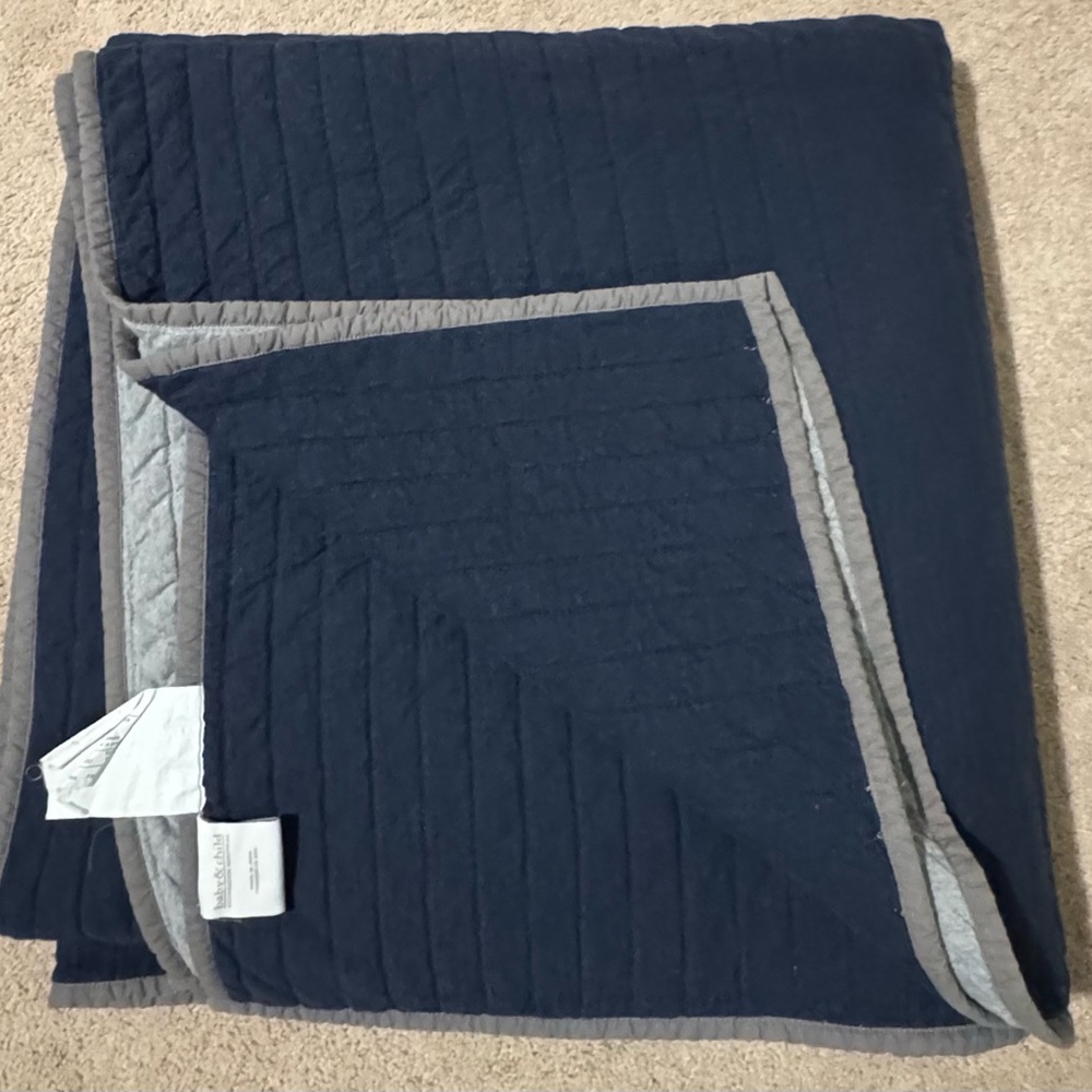 Reversible Blue and Gray Quilted Blanket - Picture 3 of 4